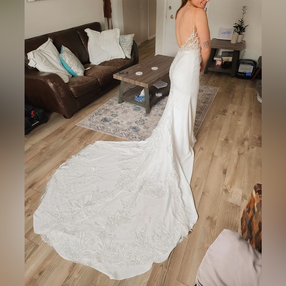 Low back fitted wedding dress 🤍 brand new never worn - Picture 2 of 7